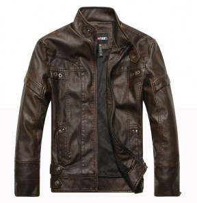 Грубая мужская коричневая кожаная куртка с бархатной подкладкой