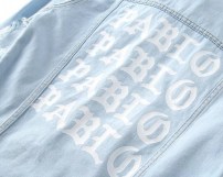 Джинсовая куртка с рваными локтями и надписью Pablo фото