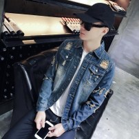 Мужская рваная джинсовая куртка фото