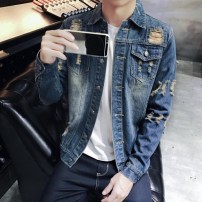 Мужская рваная джинсовая куртка фото