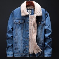 Зимняя джинсовая куртка с пышным теплым мехом - мужская фото
