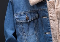 Зимняя джинсовая куртка с пышным теплым мехом - мужская фото