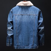 Зимняя джинсовая куртка с пышным теплым мехом - мужская фото