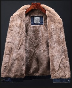 Зимняя джинсовая куртка с пышным теплым мехом - мужская фото