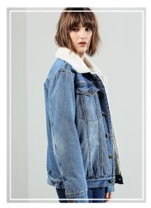 Свободная синяя джинсовая куртка с мехом для девушки