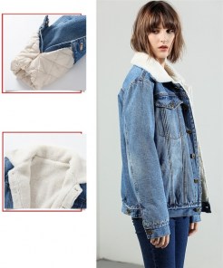 Свободная синяя джинсовая куртка с мехом для девушки фото
