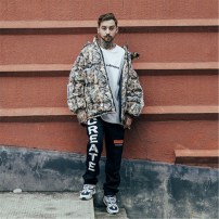 Яркая зимняя огромная дутая куртка фото