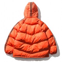 Яркая зимняя огромная дутая куртка фото