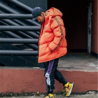 Яркая зимняя огромная дутая куртка фото