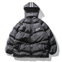 Яркая зимняя огромная дутая куртка фото