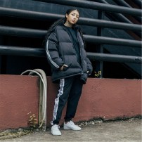 Яркая зимняя огромная дутая куртка фото