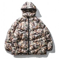 Яркая зимняя огромная дутая куртка фото