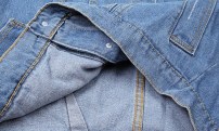 Классическая синяя джинсовая куртка фото