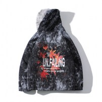 Мужская куртка с пятнами и пышным мехом фото