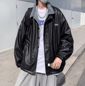 Мужская куртка прямая с эко кожи на молнии оверсайз фото