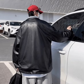 Мужская куртка прямая с эко кожи на молнии оверсайз фото