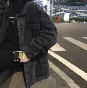 Оверсайз куртка джинсовая с воротником отворотом фото