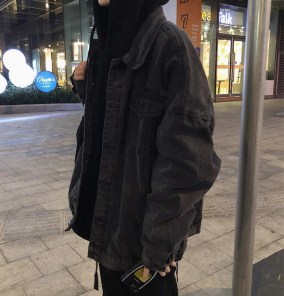 Оверсайз куртка джинсовая с воротником отворотом фото