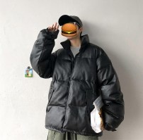 Дутая черная мужская куртка с воротником стойка фото