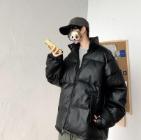 Дутая черная мужская куртка с воротником стойка фото