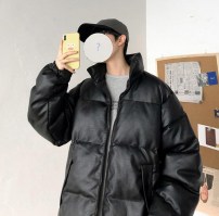 Дутая черная мужская куртка с воротником стойка фото