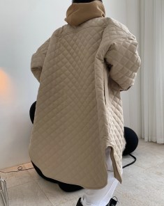 Женское легкое стеганое пальто пуховик фото