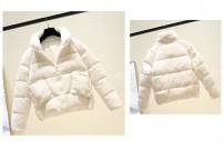 Яркий короткий женский пуховик с накладными карманами фото