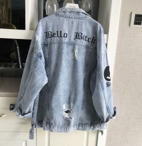Женская джинсовая куртка с вышитой надписью Hello Bitch фото