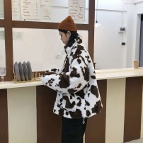 Свободная теплая плюшевая кофта куртка с коровьим принтом фото