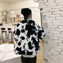 Свободная теплая плюшевая кофта куртка с коровьим принтом фото