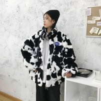 Свободная теплая плюшевая кофта куртка с коровьим принтом фото