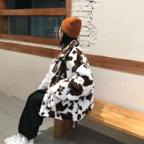 Свободная теплая плюшевая кофта куртка с коровьим принтом фото