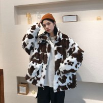 Свободная теплая плюшевая кофта куртка с коровьим принтом фото