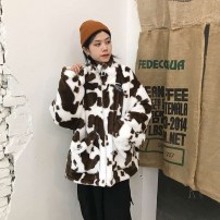 Свободная теплая плюшевая кофта куртка с коровьим принтом фото