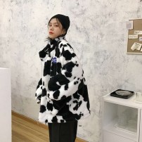 Свободная теплая плюшевая кофта куртка с коровьим принтом фото