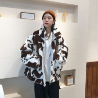 Свободная теплая плюшевая кофта куртка с коровьим принтом фото