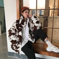 Свободная теплая плюшевая кофта куртка с коровьим принтом фото