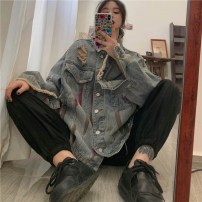 Женская джинсовка с цветными разводами и дырками фото