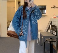 Свободная женская джинсовая куртка в ретро стиле в шахматную клетку - синяя фото