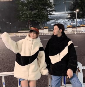 Огромная плюшевая кофта на замке с огромной полоской фото