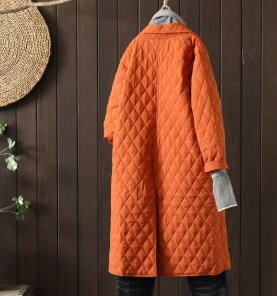 Женское легкое стеганое длинное пальто фото