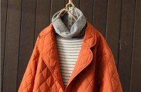 Женское легкое стеганое длинное пальто фото