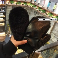 Теплые яркие перчатки фото