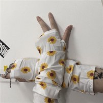 Длинные митенки с ромашками фото