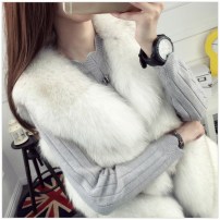 Стильная женская меховая жилетка без капюшона фото