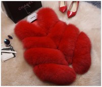 Стильная женская меховая жилетка без капюшона фото