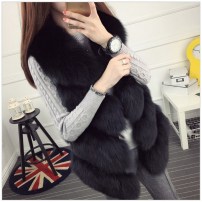 Стильная женская меховая жилетка без капюшона фото