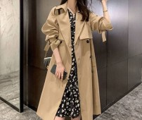 Женский молодежный тренч свободного кроя - черный и бежевый тренчкот фото