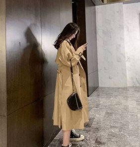 Женский молодежный тренч свободного кроя - черный и бежевый тренчкот фото