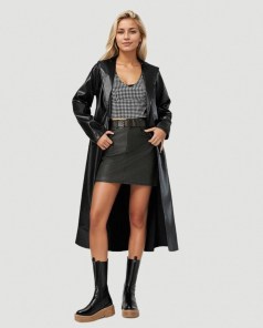 Женское легкое приталенное пальто тренч черное с эко кожи фото